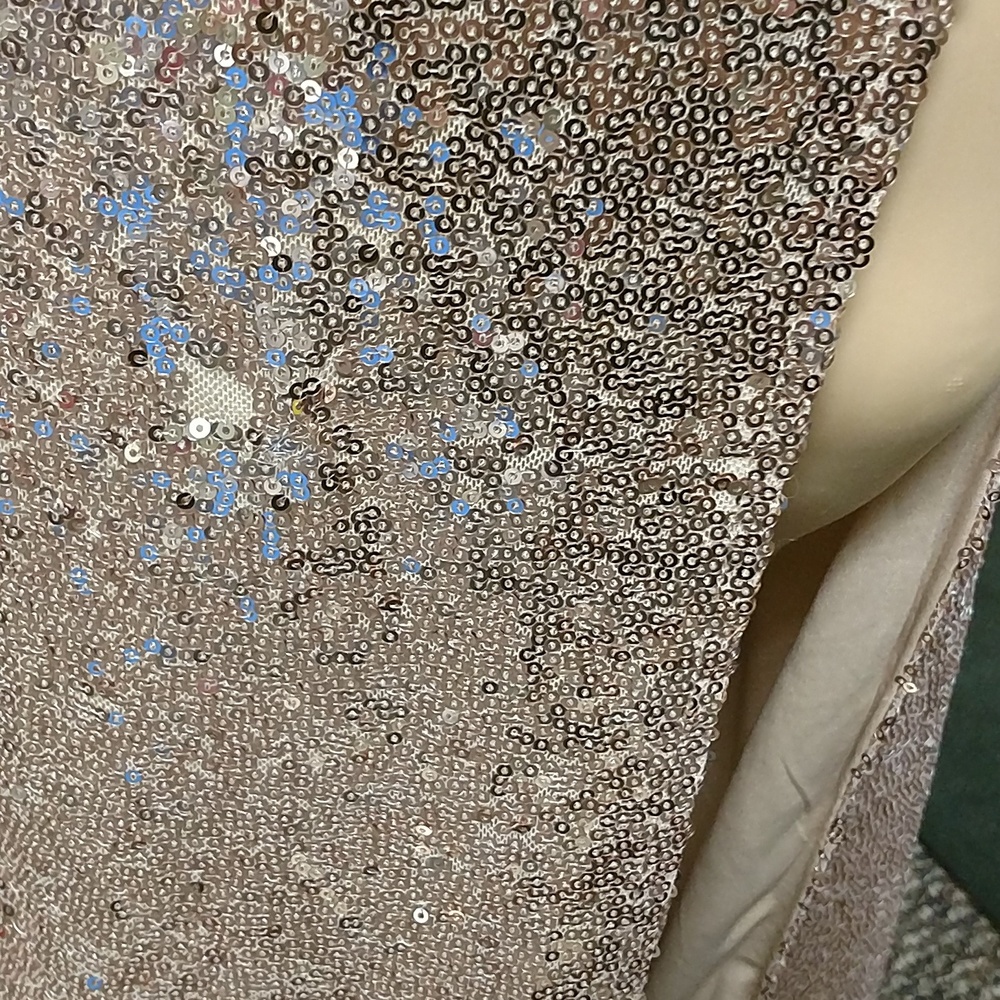 Gown - Picture 8 of 9